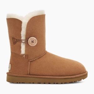 UGG Bailey Button II